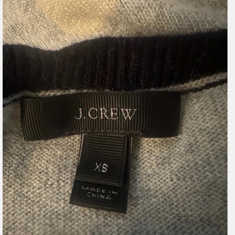 Heart Patterned Gray Sweater - Picture 4 of 4